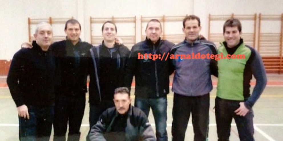 Foto: Un concejal del PP en Logroño posa en una foto en la cárcel con Otegi