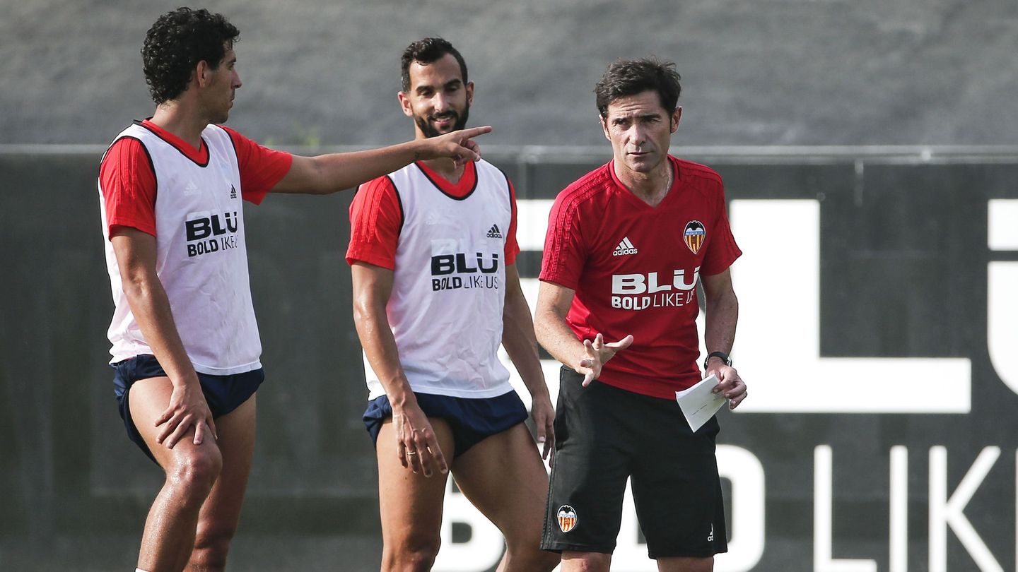 Parejo y Marcelino, durante un entrenamiento del Valencia. (EFE)