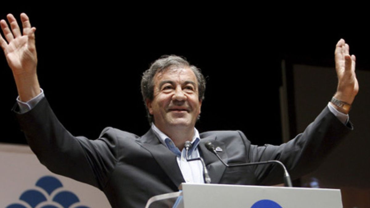 Álvarez Cascos, elegido presidente de Asturias por mayoría simple