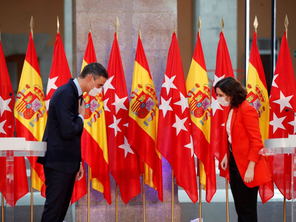 Foto: La presidenta de la Comunidad de Madrid, Isabel Díaz Ayuso, y el presidente del Gobierno, Pedro Sánchez. (EFE)