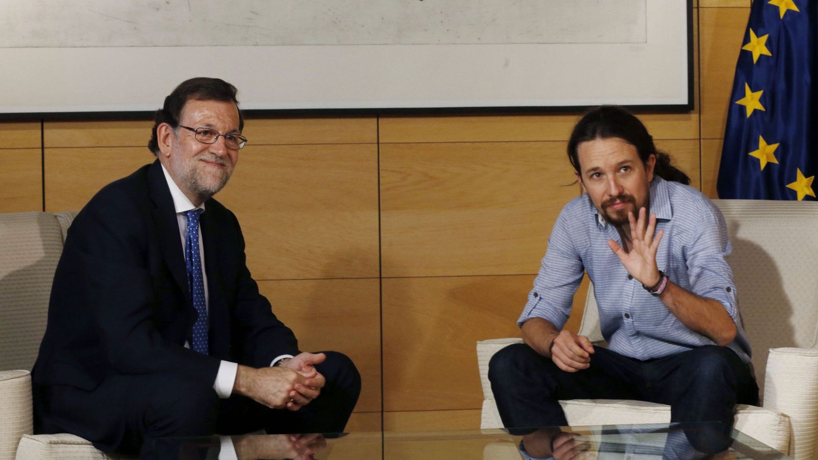 Foto: El presidente del Gobierno en funciones, Mariano Rajoy (i), y el secretario general de Podemos, Pablo Iglesias (d), durante la reunión. (EFE)