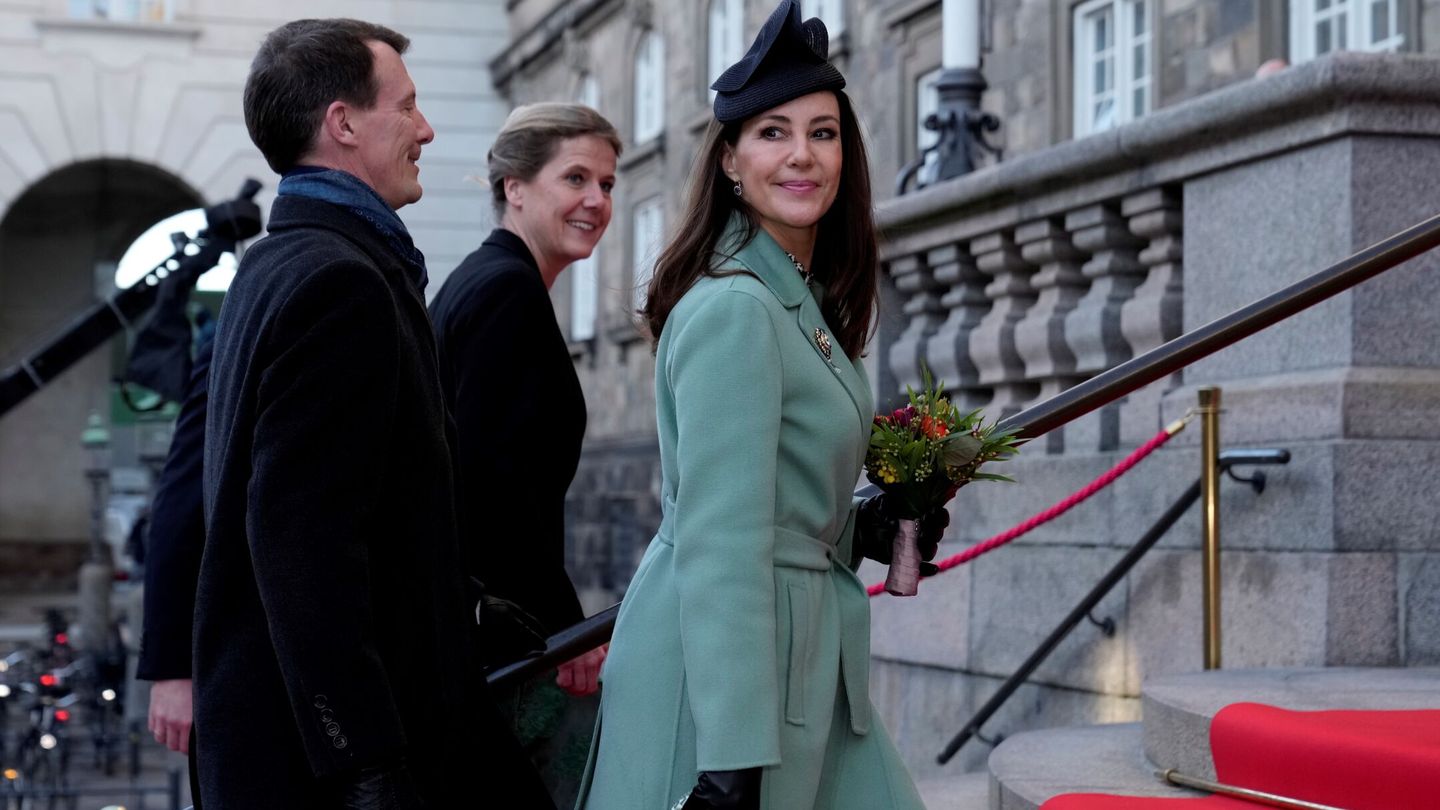 Joaquín y Marie, a su llegada a Christiansborg. (EFE/EPA/Mads Claus Rasmussen)