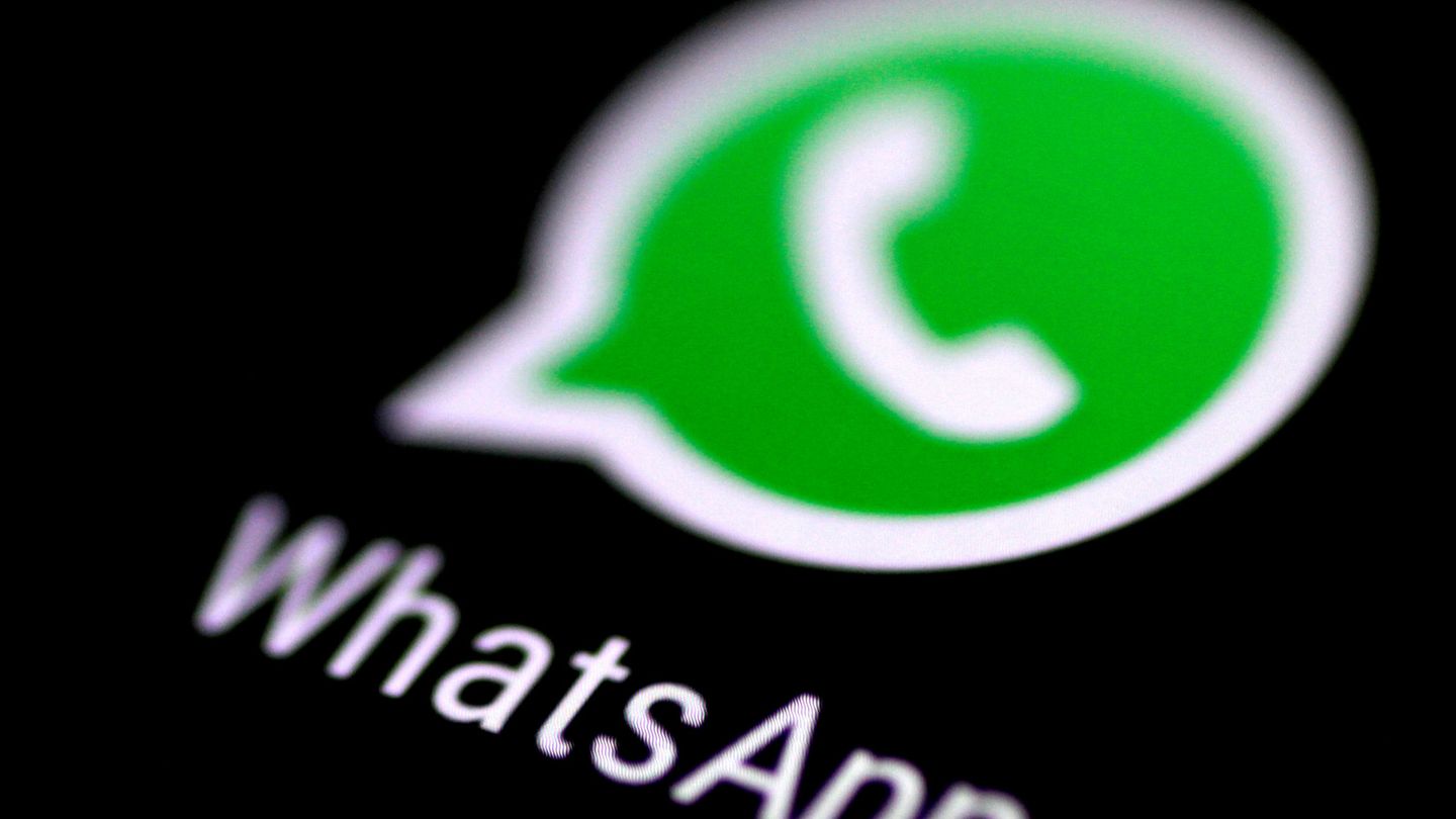 FILE PHOTO: The WhatsApp messaging application is seen on a phone screen August 3, 2017.   REUTERS Thomas White File Photo