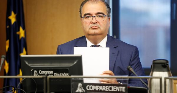 Foto: Ángel Ron, ex presidente de Banco Popular, en el Congreso. (Efe)