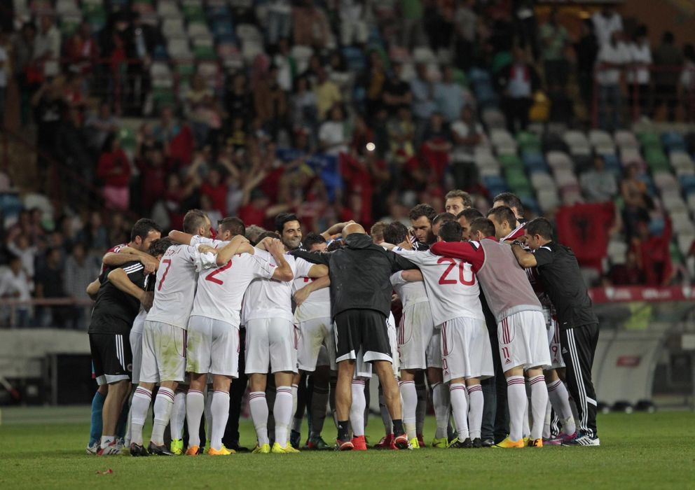 Foto: La selección de Albania celebra la gesta lograda ante Portugal (Reuters)