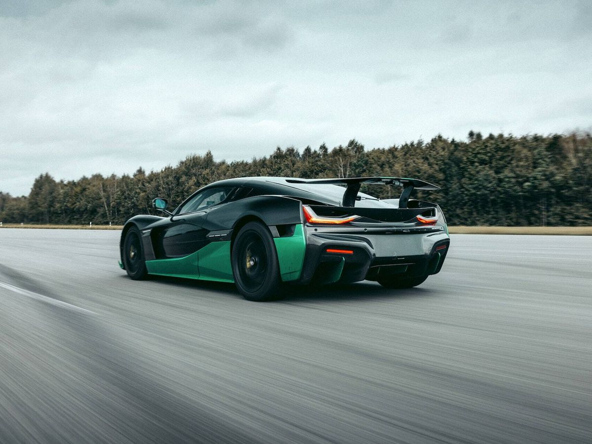 Foto: Hacia delante también es el coche más rápido del planeta con una punta de 412 km/h. (Rimac)