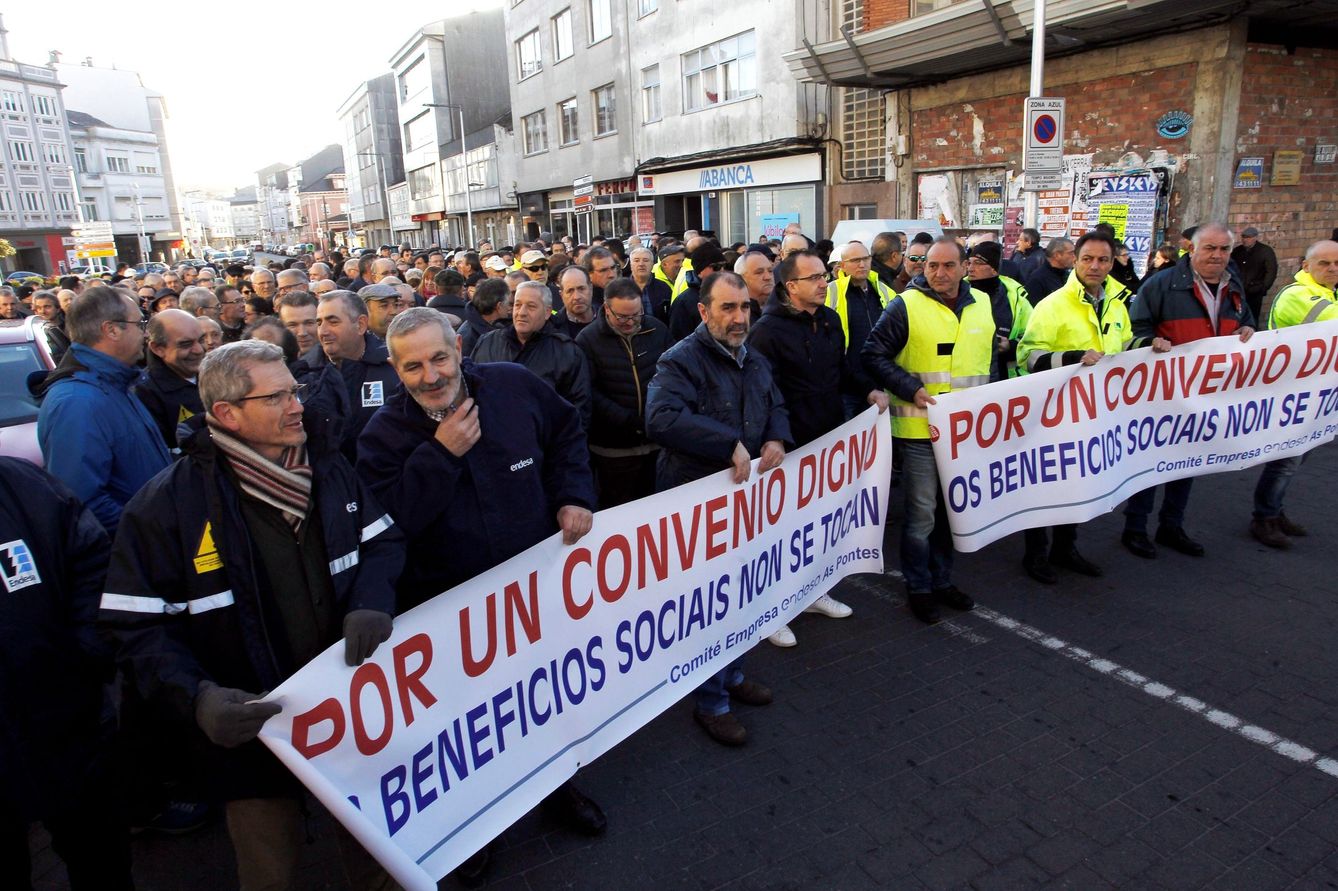 Trabajadores de la central térmica de Endesa en As Pontes (A Coruña) se han movilizado por un nuevo convenio colectivo. (EFE)