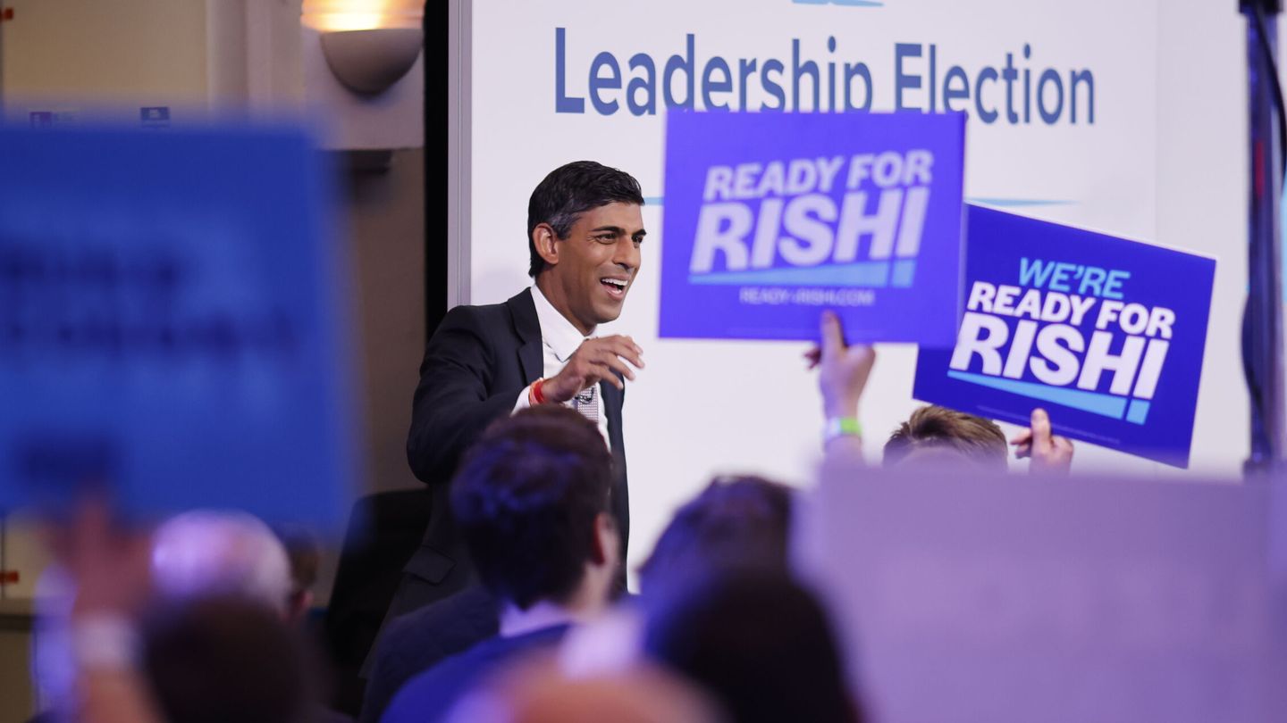 Rishi Sunak, candidato al liderazgo 'tory', en un mitin en Norwich. (EFE/Tolga Akmen) 