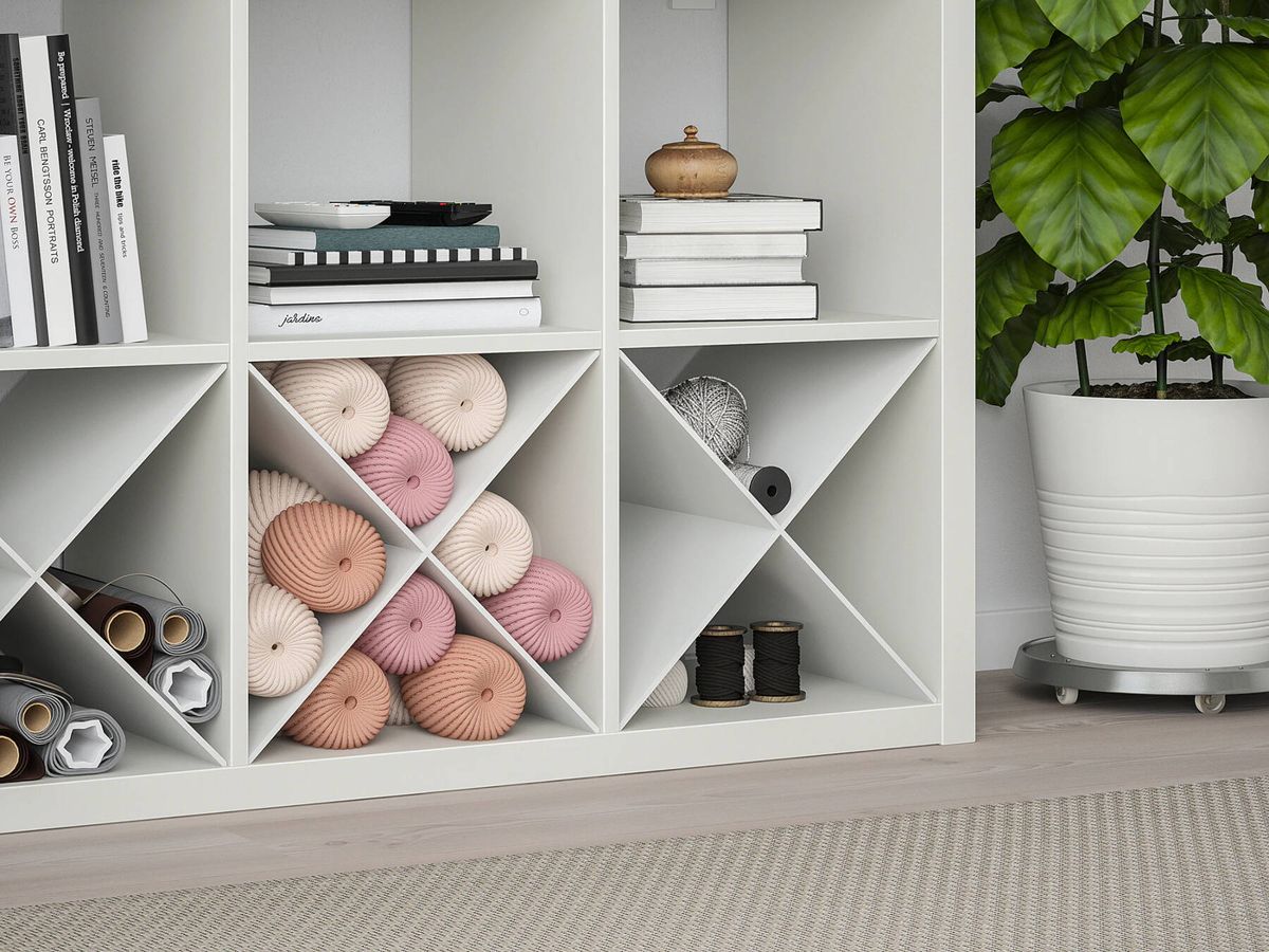 Foto: Soluciones de Ikea para ganar espacio en las estanterías. (Cortesía)