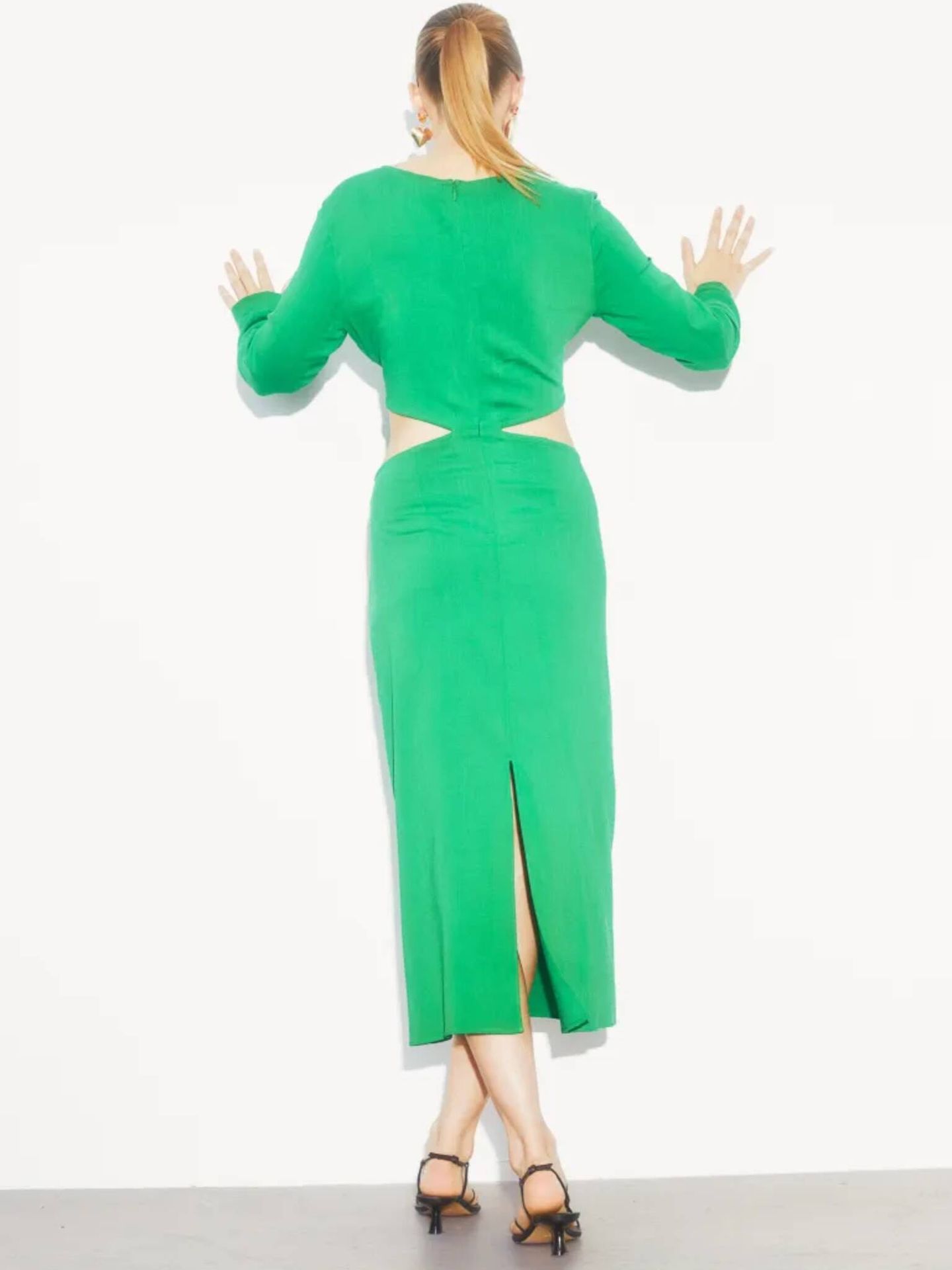 Verde o negro: ficha estos vestidos nuevos de H&M por menos de 30 euros. (Cortesía)
