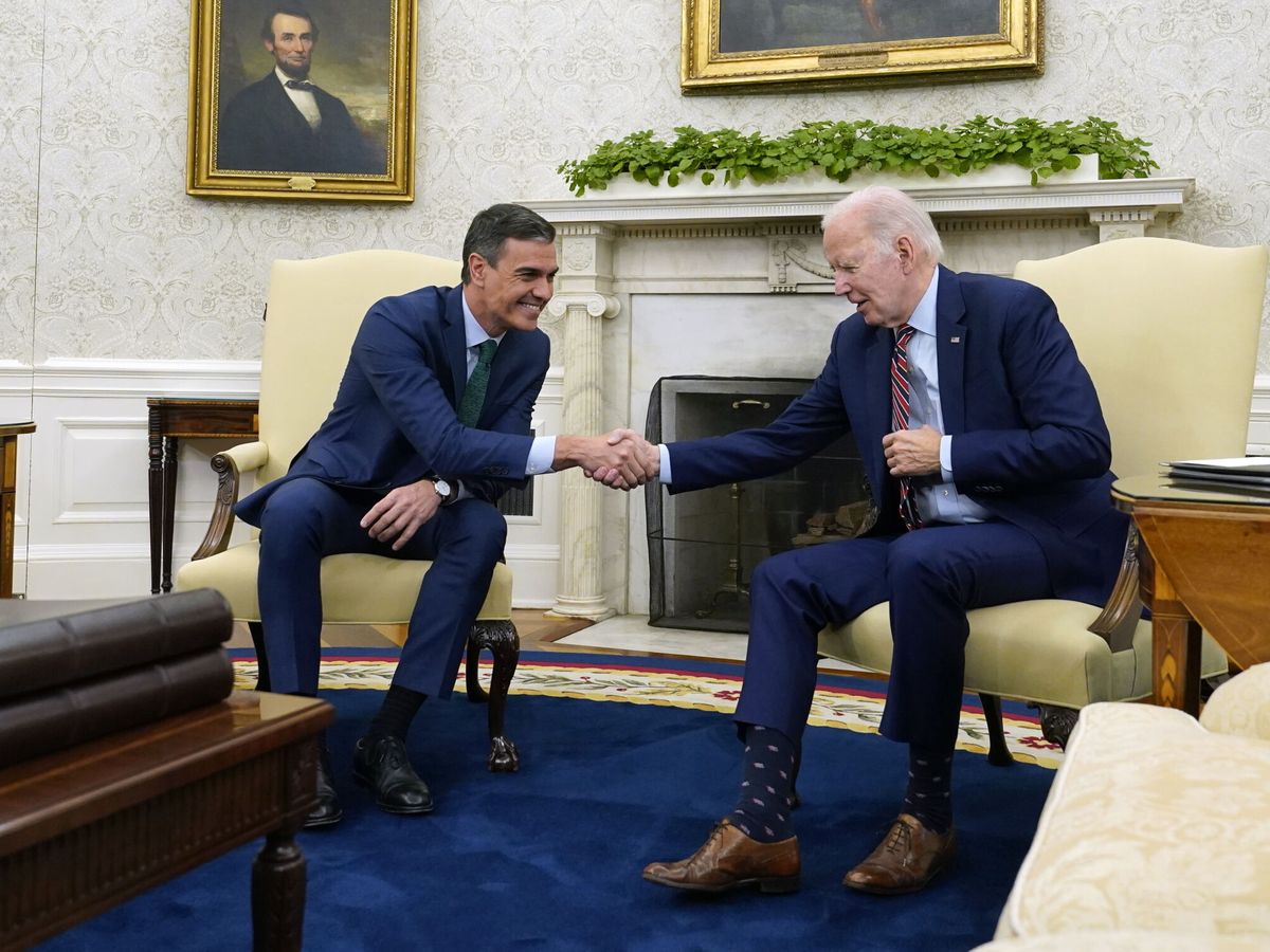 Foto: El presidente de Estados Unidos, Joe Biden, junto al presidente de Gobierno, Pedro Sánchez. (EFE/EPA/Pool/Kleponis)