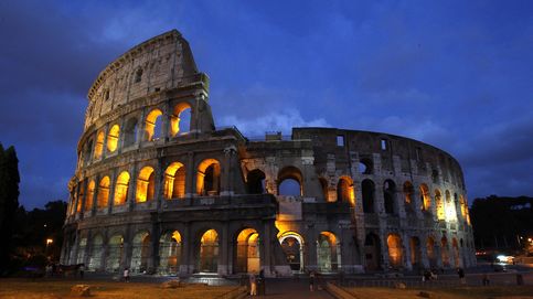 El dolor de la arqueóloga: Es difícil admirar el Coliseo con tanto baño para turistas