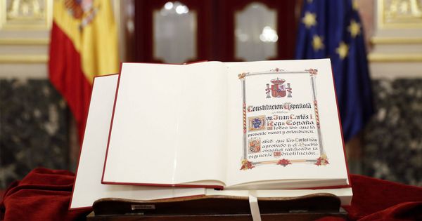 Foto: Ejemplar de la Constitución Española. (EFE)