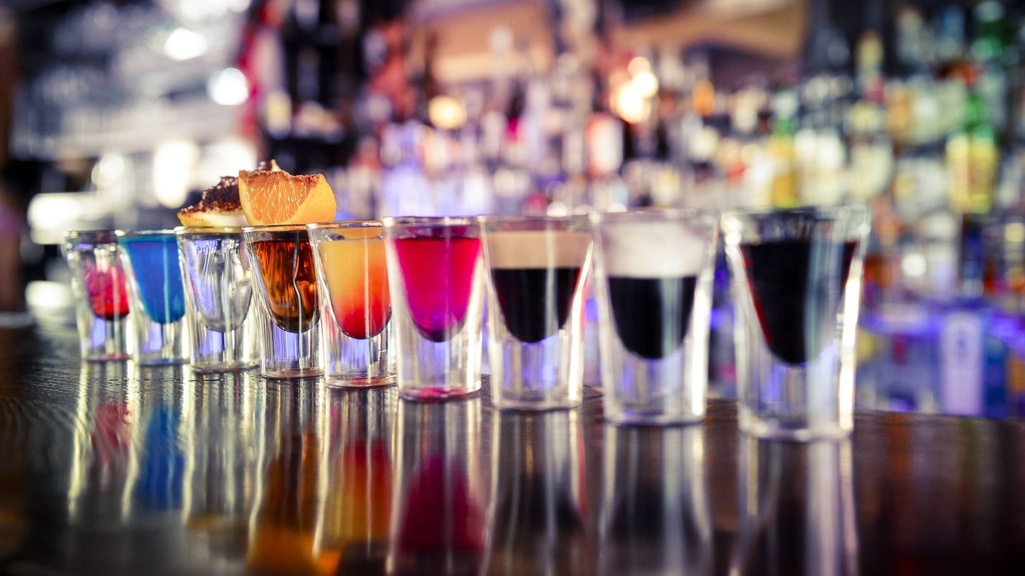 Siete bebidas alcohólicas a la semana triplica el riesgo de cáncer de próstata grave