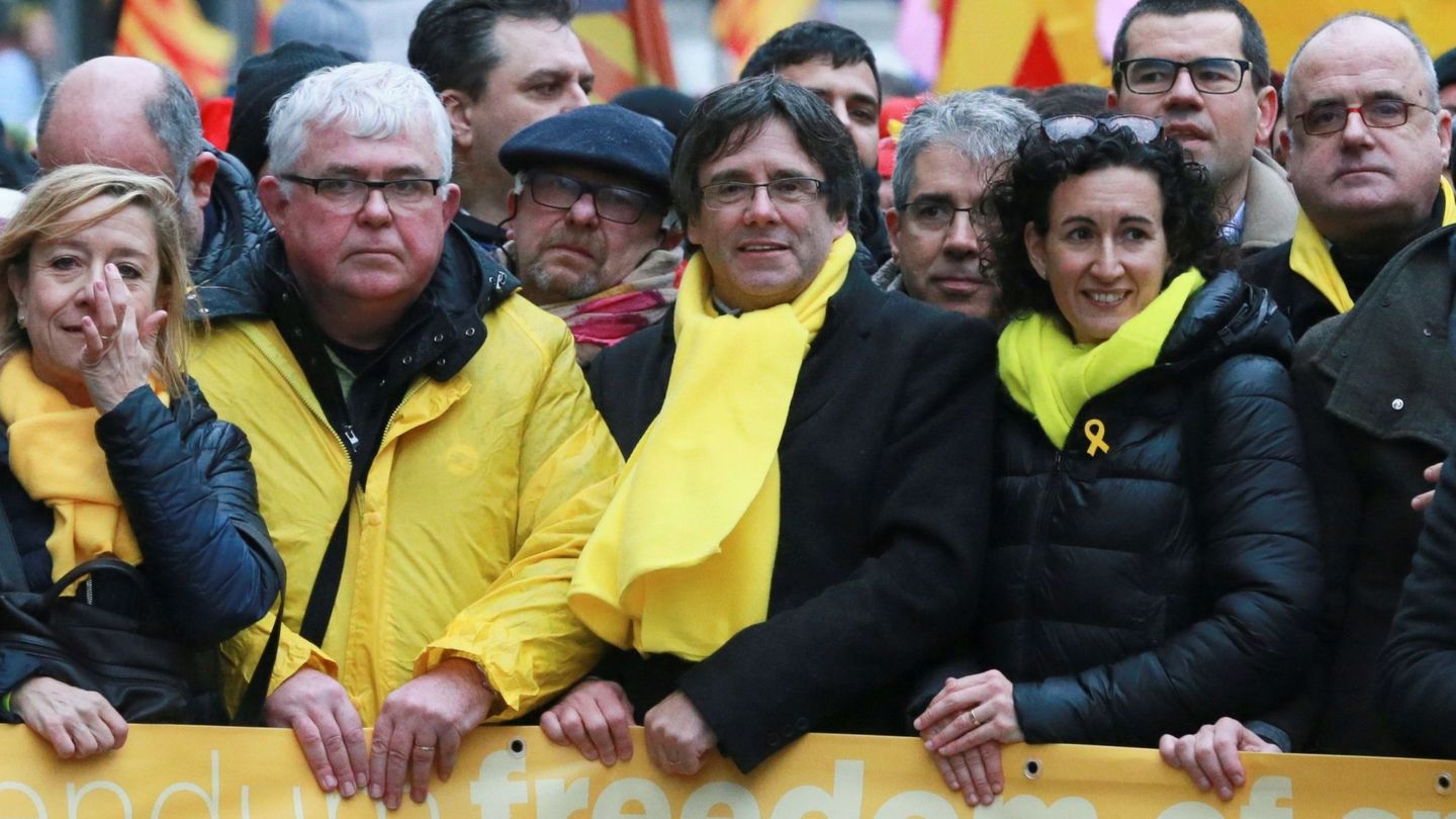 Marta Rovira junto a Puigdemont en Bruselas. (Reuters)