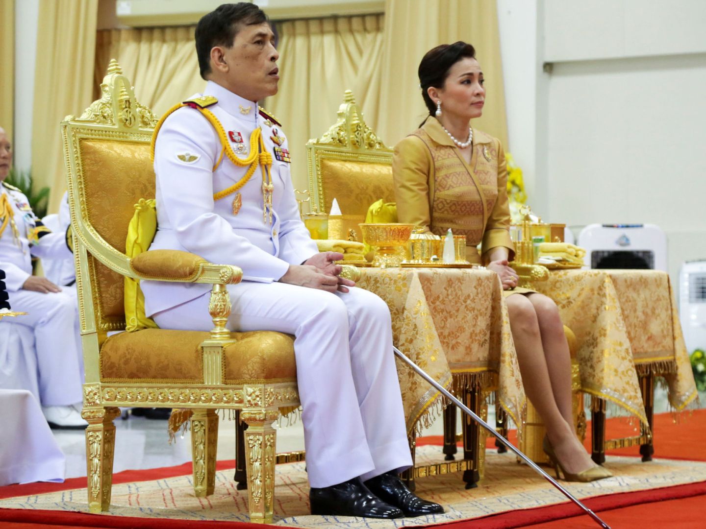 El rey de Tailandia, Rama X, y la reina Suthida. (Reuters)