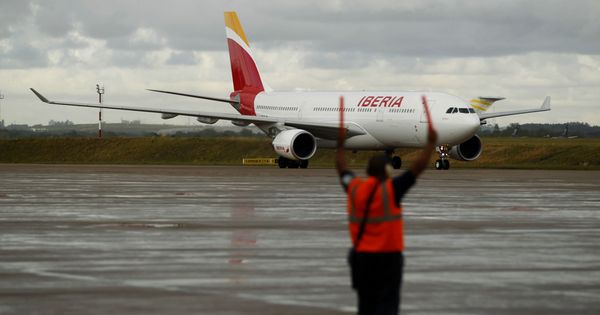 Foto: Un avión Airbus A330/200 de Iberia. (EFE)