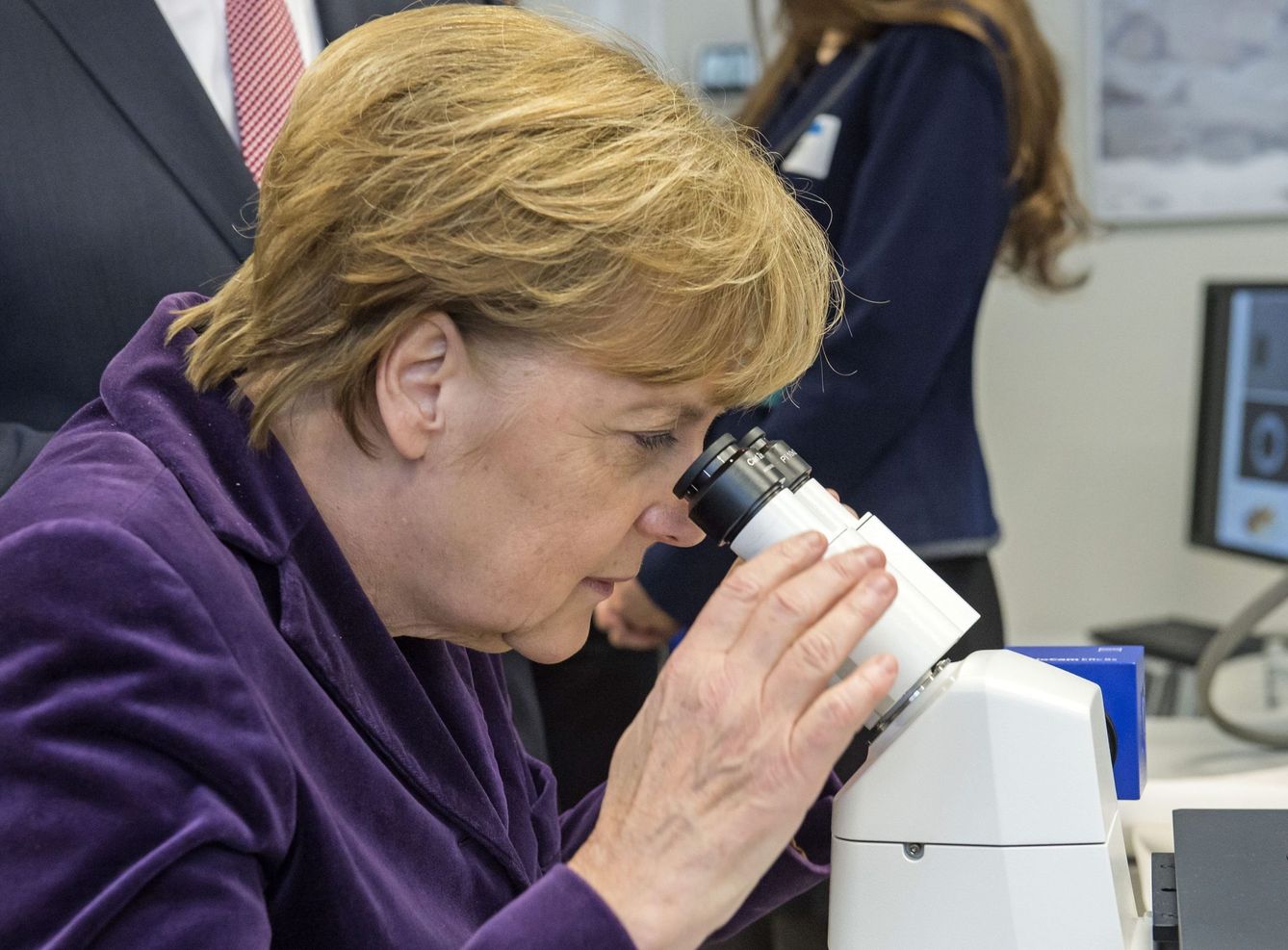 Angela Merkel inaugura el Fraunhofer Institute en Halle. (EFE)