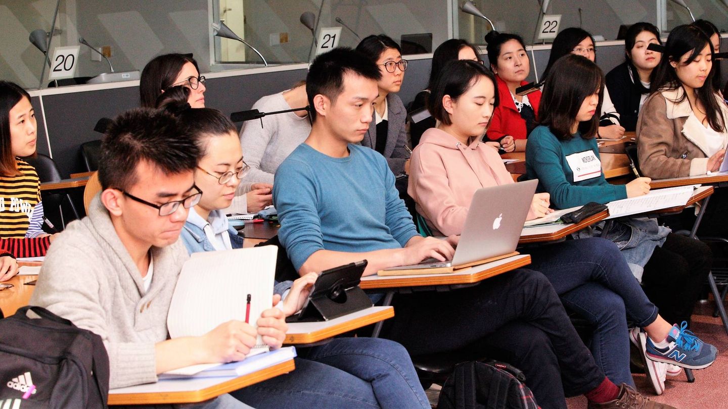 Estudiantes asiáticos, en la Universidad Autónoma de Barcelona. (J. Pareto / UAB)