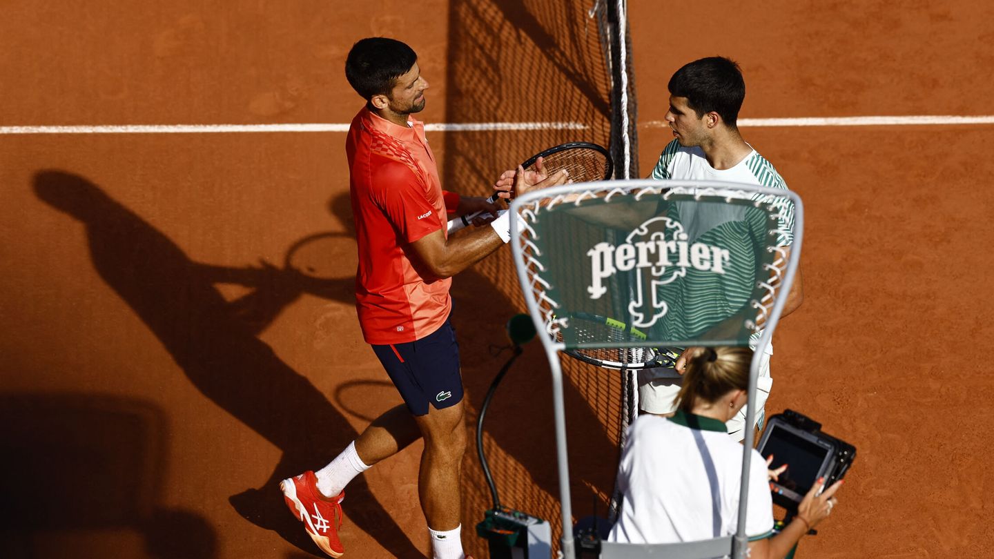 Djokovic y Alcaraz en Roland Garros. (Reuters/Clodagh Kilcoyne)