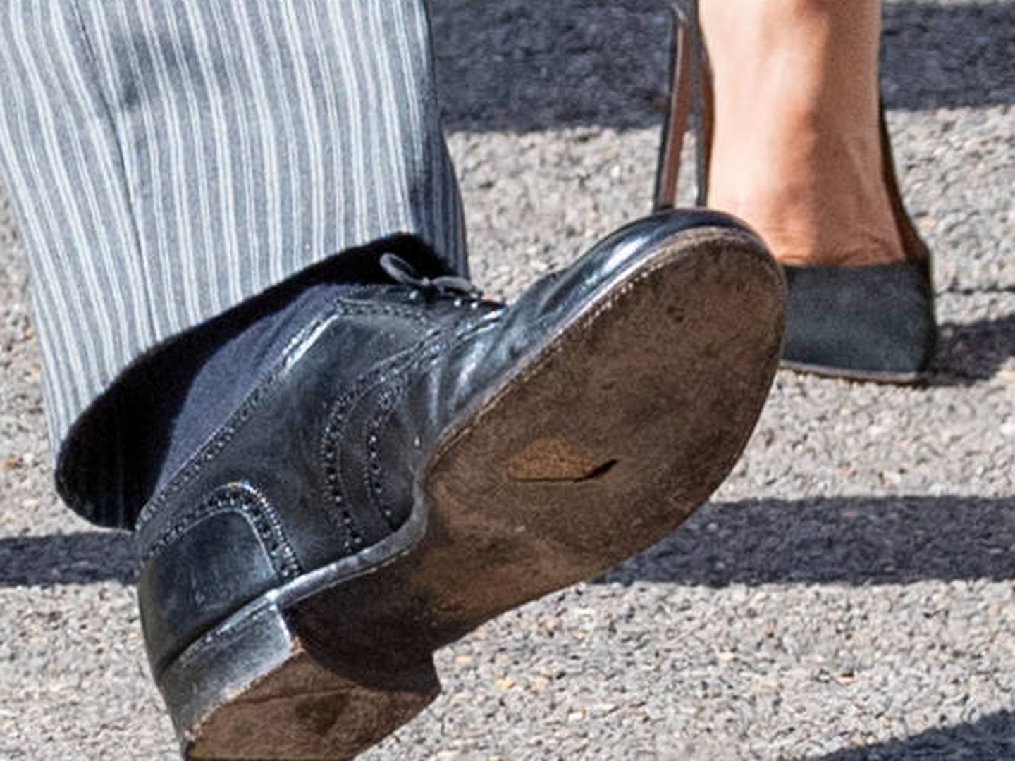 El zapato del príncipe Harry tenía un llamativo agujero. (Getty)