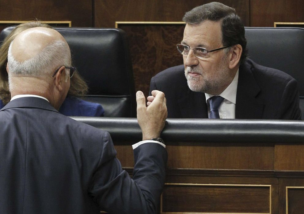 Foto: El presidente del Gobierno, Mariano Rajoy (d), conversa con el portavoz de CiU en el Congreso, Josep Antoni Duran i Lleida. (EFE)