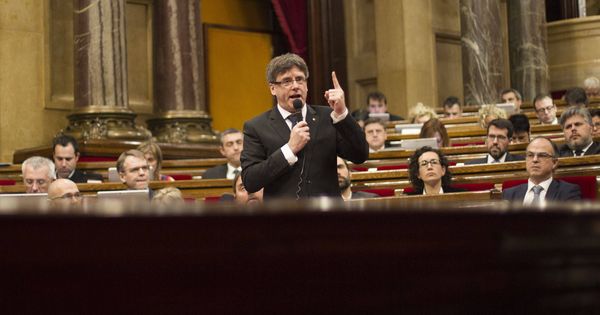 Foto: El expresidente Carles Puigdemont, en el Parlament de Cataluña. (EFE)