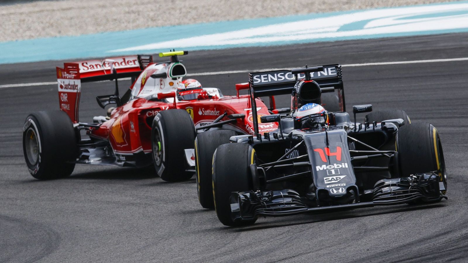 Foto: Fernando Alonso y Sebastian Vettel en el pasado GP de Malasia.