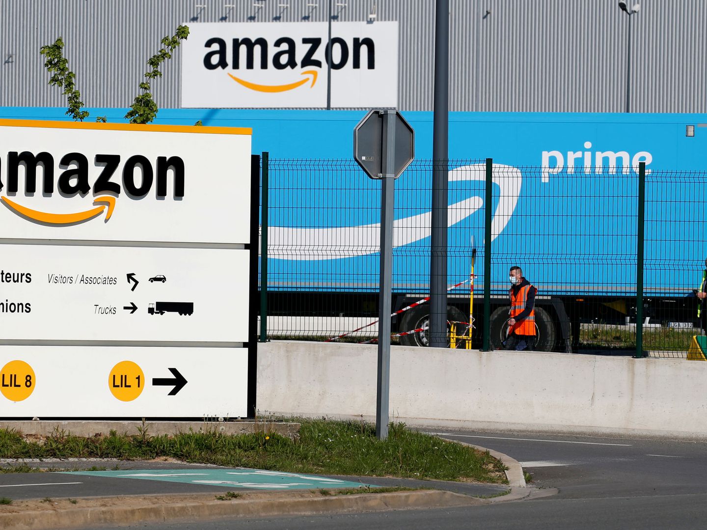 Centro logístico de Amazon en Francia. (Reuters)