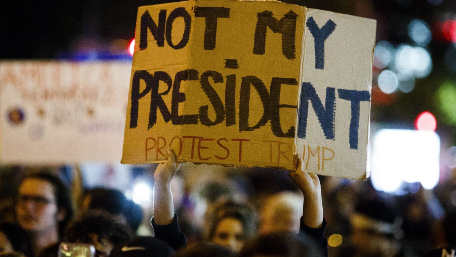 Foto:  Ciudadanos protestan contra la vitoria de Trump en las elecciones. (EFE)