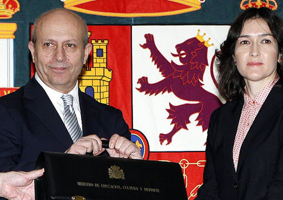 Foto: El ministro de Cultura Wert, junto a la exministra de la misma cartera, Ángeles Sinde