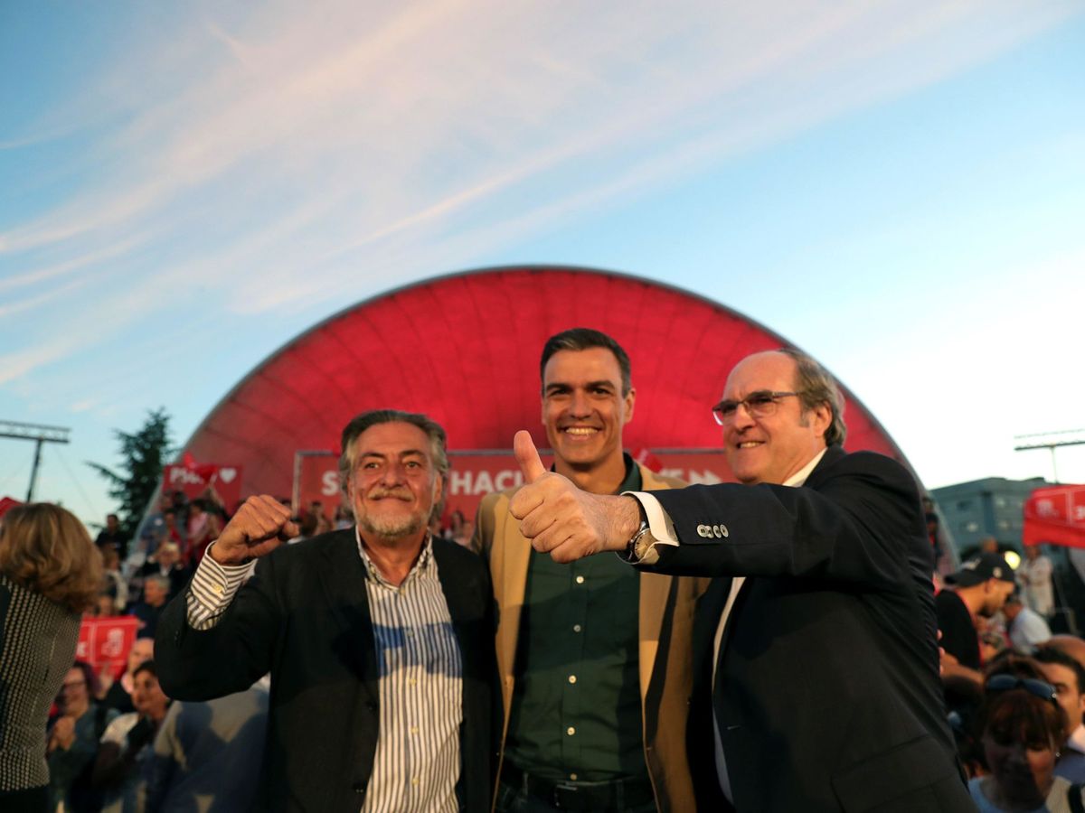 Foto: Pepu Hernández, Pedro Sánchez y Ángel Gabilondo. (EFE)