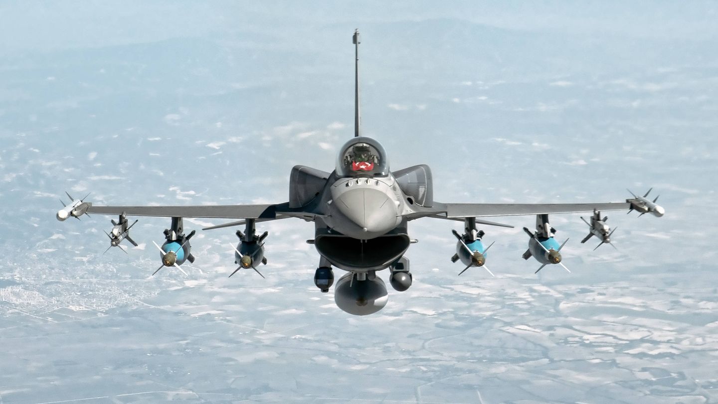 El gran secreto del 'viejo' F-16: por qué EEUU o Turquía lo mantienen y  otros lo quieren