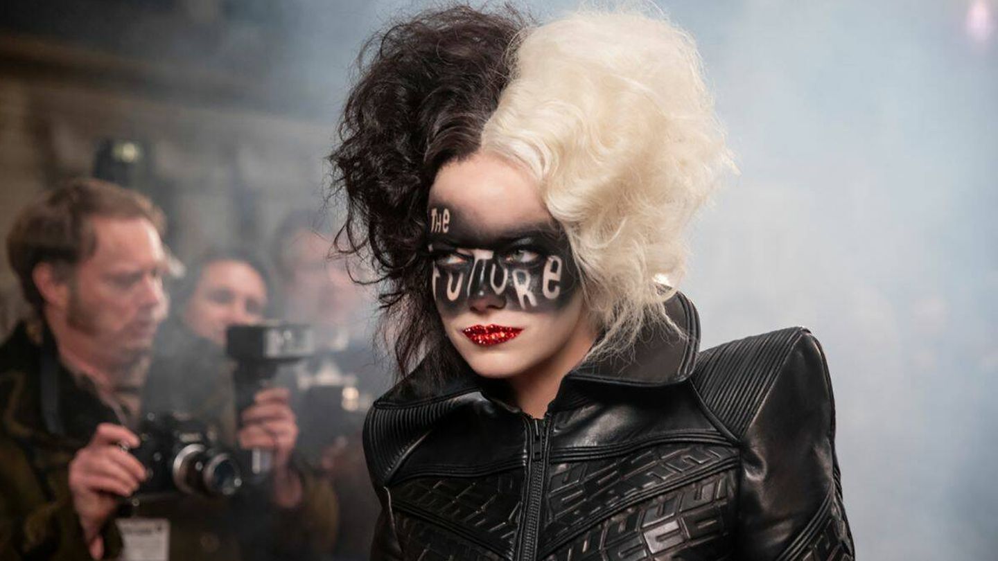 Emma Stone con el potente maquillaje de Cruella de Vil. (Disney)