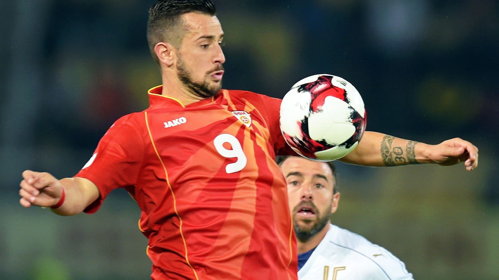 Foto: Nestorovski marcó el primero de los dos goles macedonios en el partido del mes pasado contra Italia (Georgi Licovski/EFE-EPA)