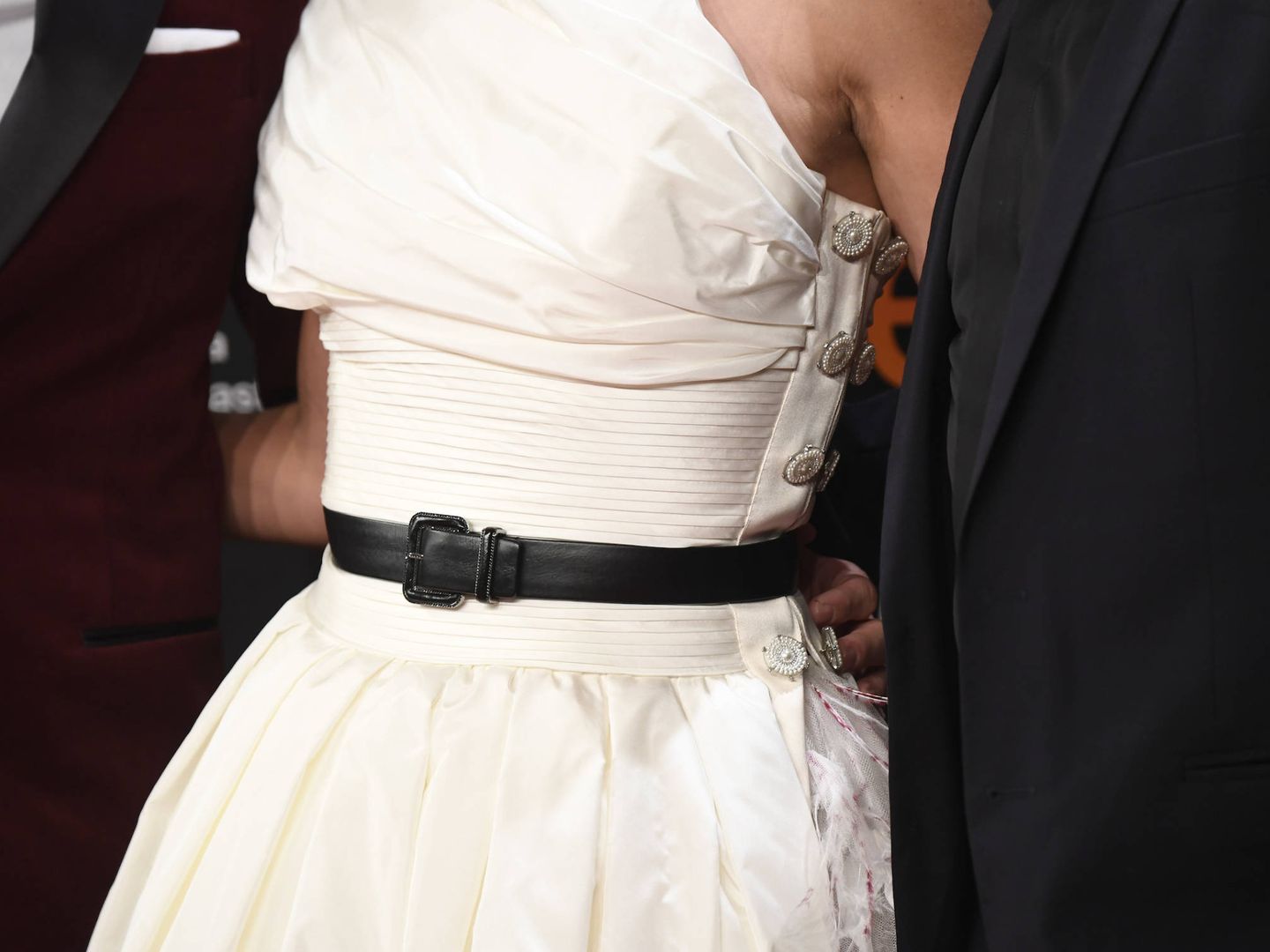 Detalle del cinturón del vestido. (Limited Pictures)
