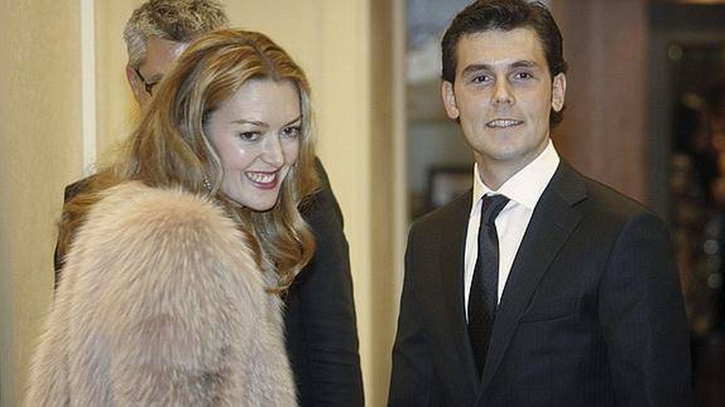 Marta Ortega y Sergio Álvarez poco antes de casarse, en 2012. (EFE)