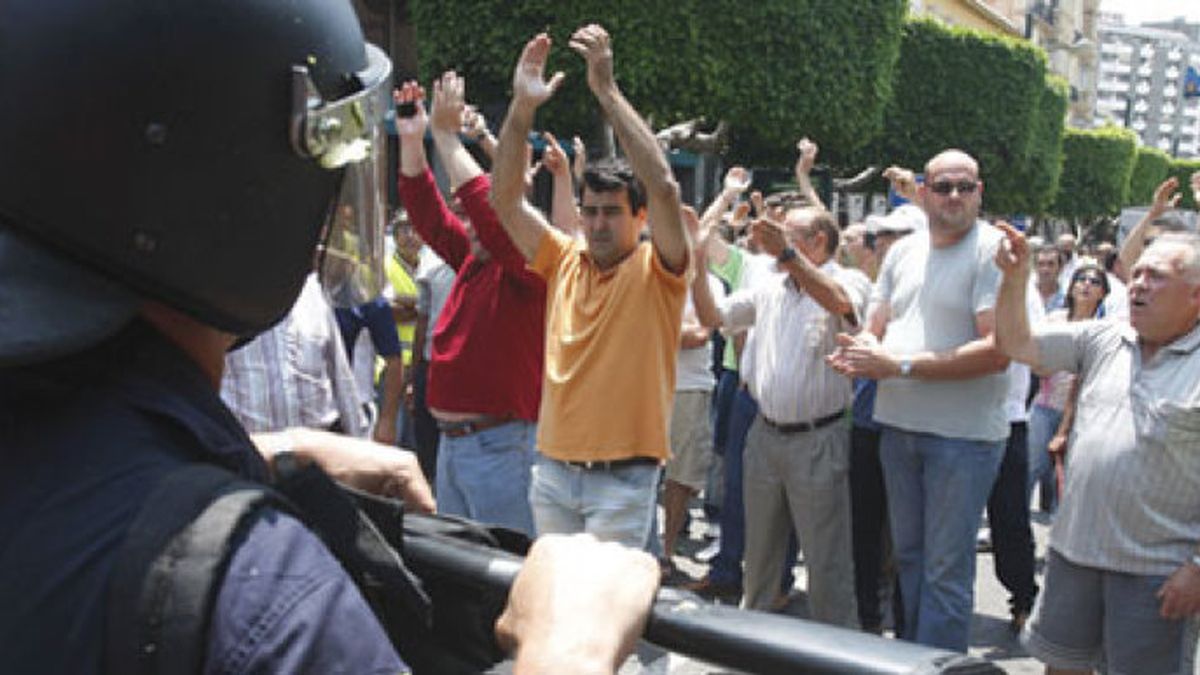 Al menos 26 heridos en incidentes entre pescadores y policía en Sevilla