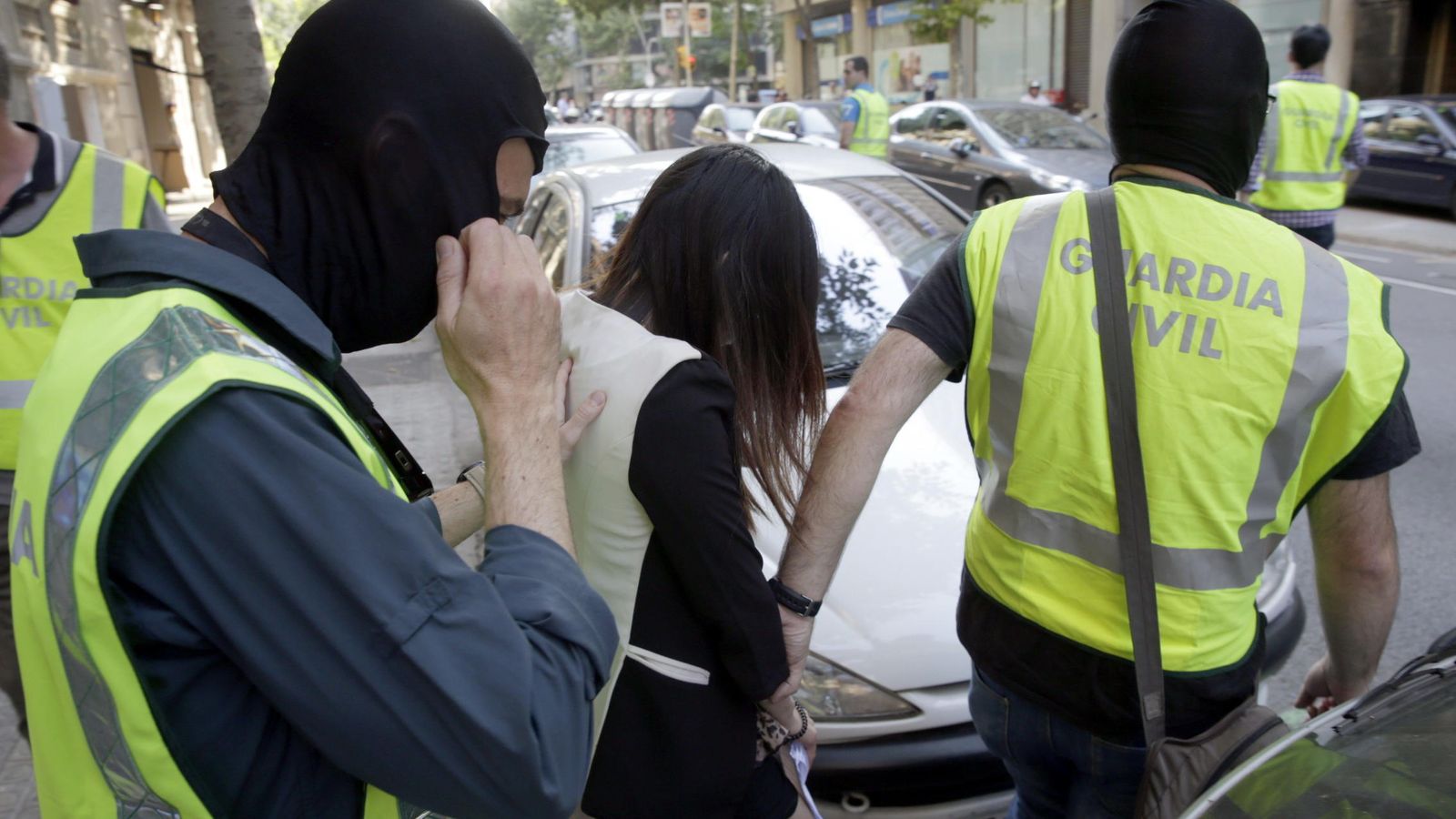Foto: La Guardia Civil detiene a miembros del grupo criminal. (EFE)