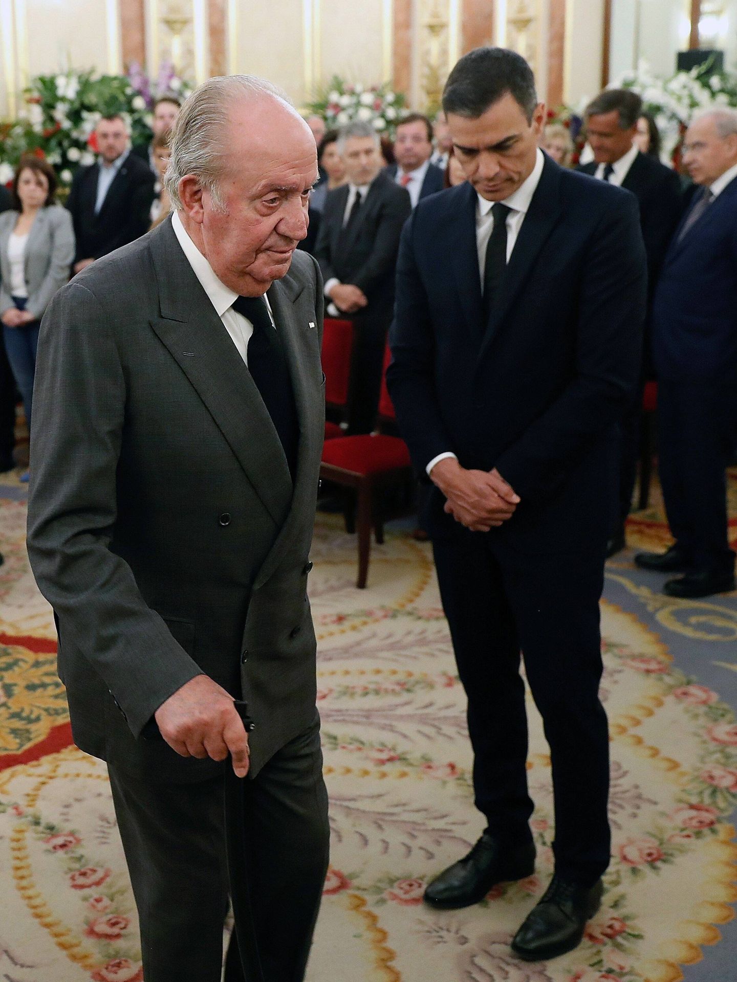 El rey Juan Carlos y Pedro Sánchez, en la capilla ardiente. (Getty/Pool/EFE/JP Gandul)
