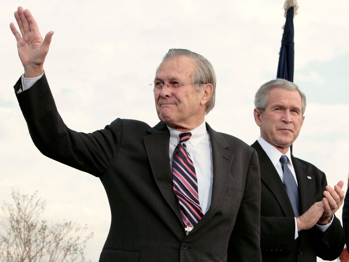 Foto: Foto de archivo de Rumsfeld junto a Bush en 2006. (Reuters)