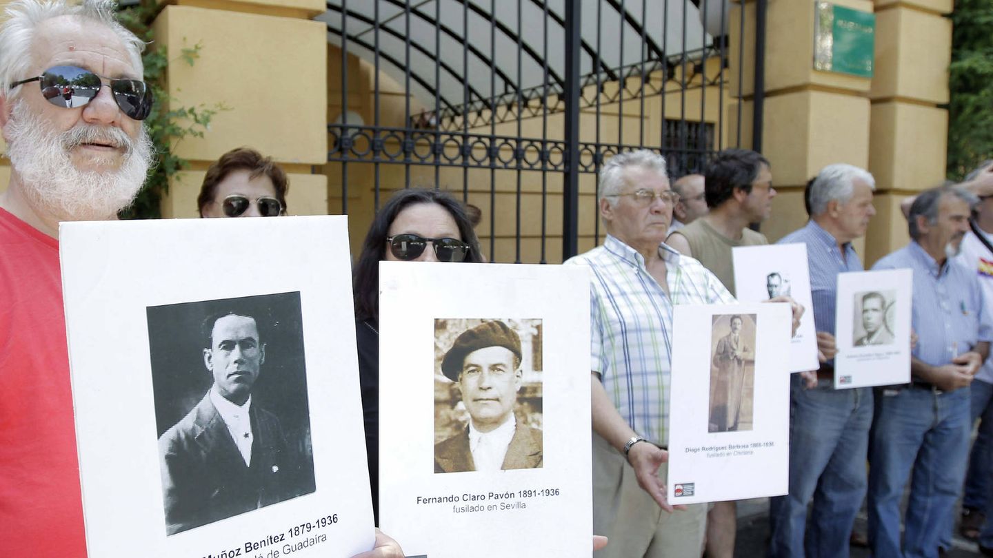 Representantes de la memoria histórica se manifiestan en Andalucía (Efe)