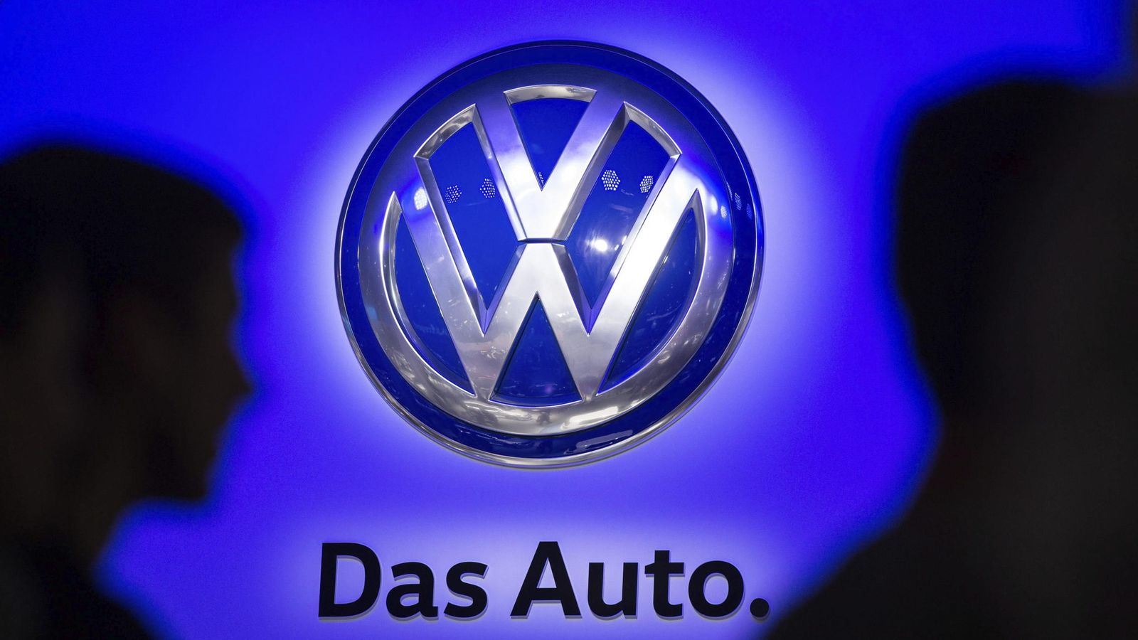 Foto: Logo de Volkswagen en la Feria del Automóvil de Francfort. (EFE)