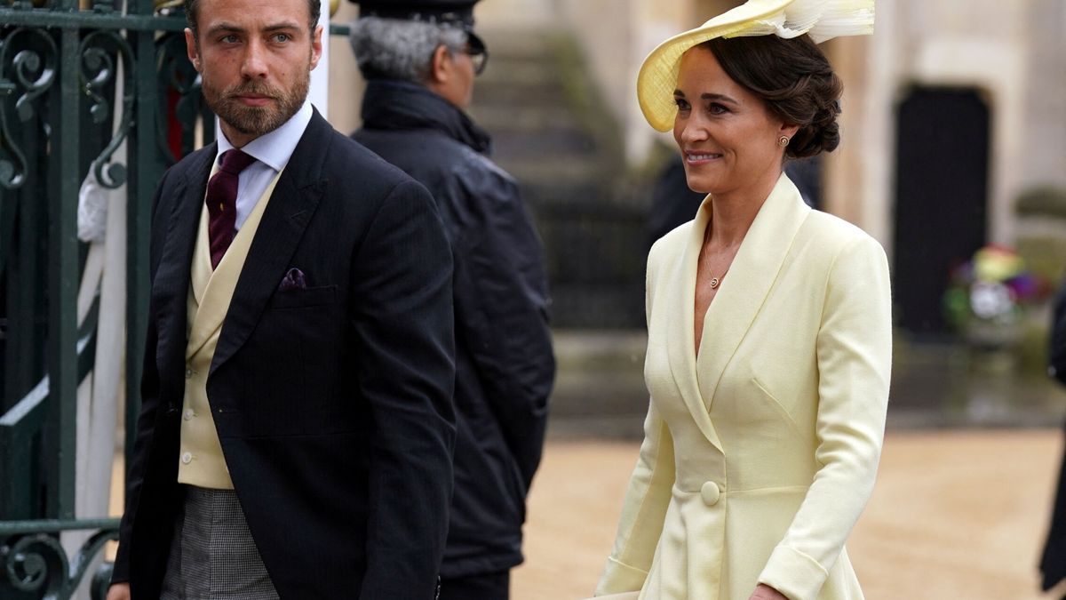 Pippa y Carole Middleton, elegancia y sencillez para acompañar a Kate en la coronación