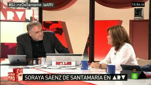Moncloa 'pasa' de RTVE y se entrega a Herrera y las privadas para la campaña