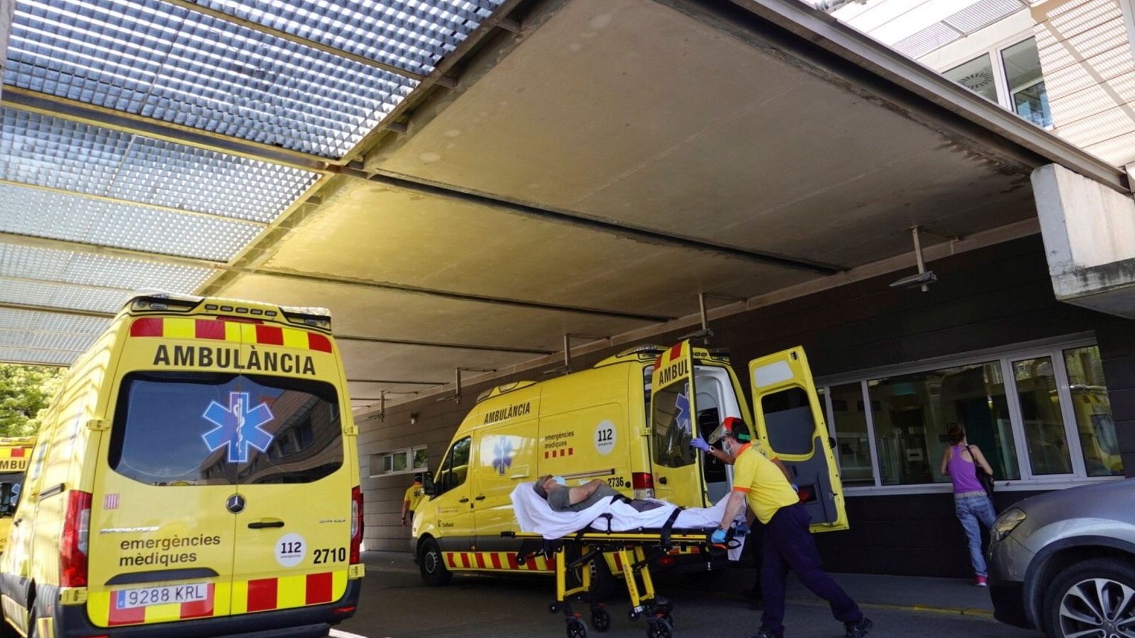 Un autobús choca contra la fachada de un edificio en Lleida: hay 35 heridos, cuatro en estado crítico