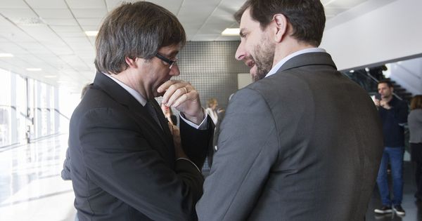 Foto: El expresidente de la Generalitat, Carles Puigdemont, junto al 'exconseller' de Salud, Toni Comín. (Efe)
