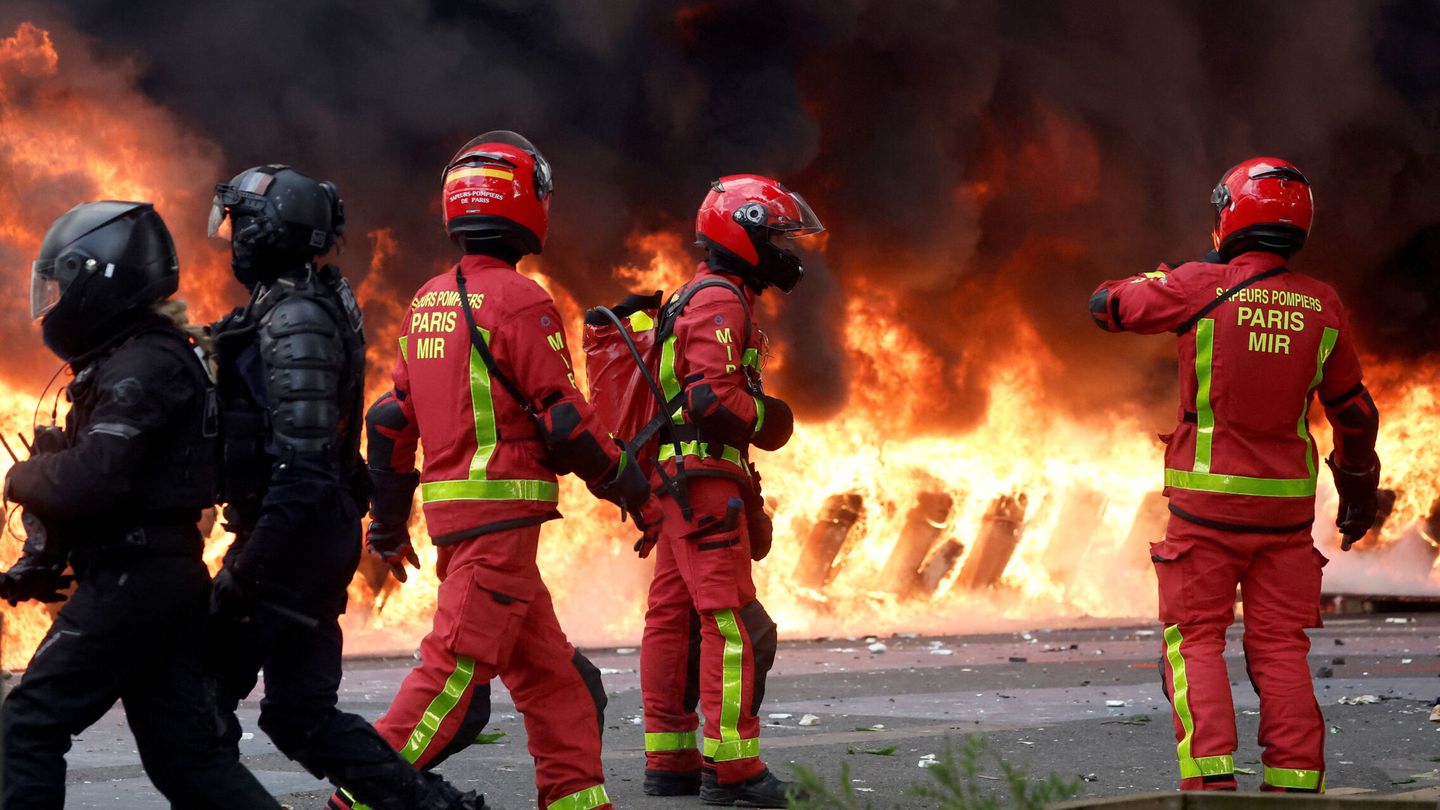 Disturbios en París durante las protestas de este 1 de Mayo. (Reuters/Benoit Tessier)