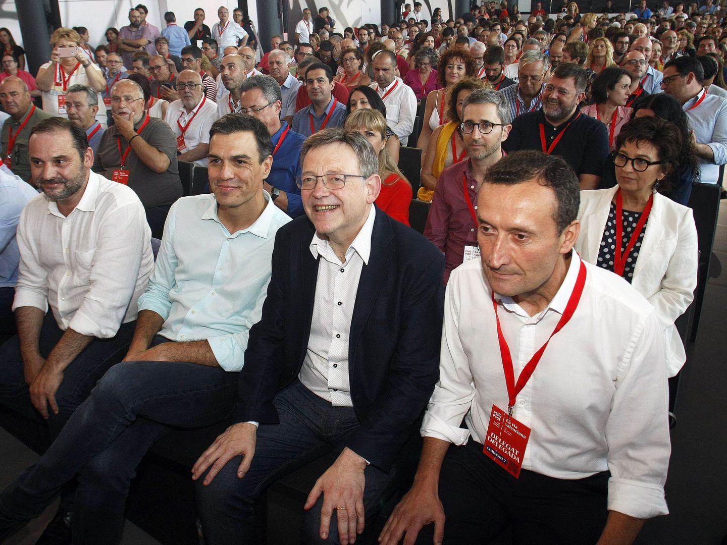 José Luis Ábalos, Pedro Sánchez, Ximo Puig y Carlos González, alcalde de Elx (Elche), en el congreso del PSPV. (EFE)