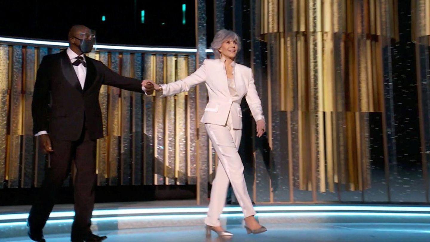 Jane Fonda, recogiendo esta edición el Premio Cecil B. DeMille. (Reuters)